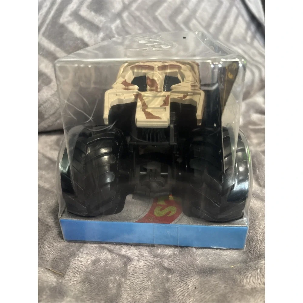 HOT WHEELS CAMOUFLAGE BATMAN MONSTER TRUCKS 1:24 DIE CAST METAL BODY NEW‎ 2024